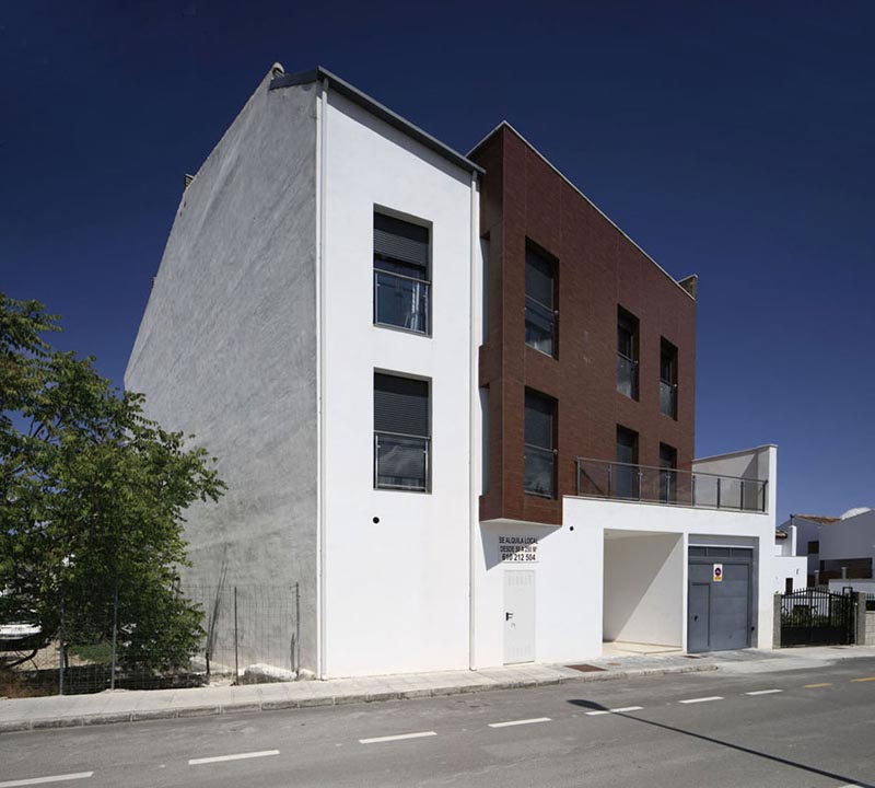 EDIFICIO RESIDENCIAL EN BAZA